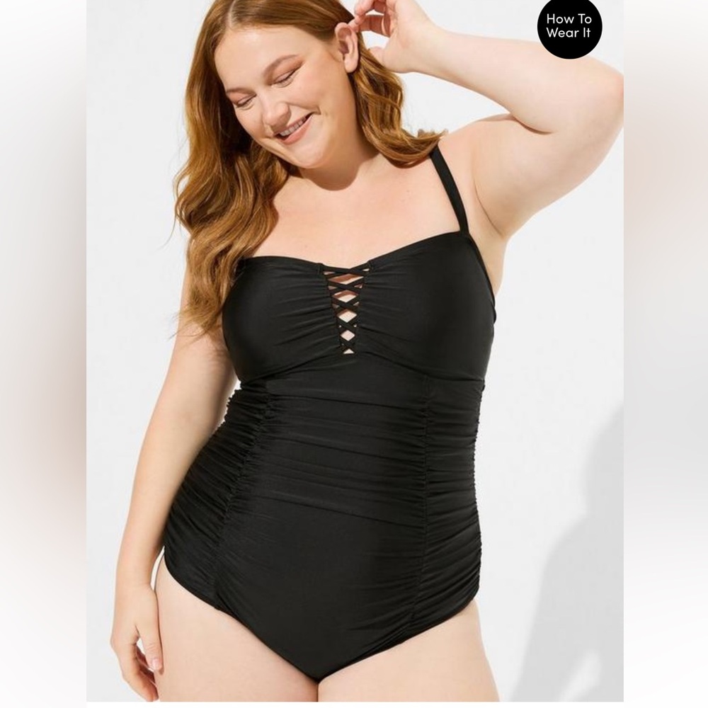Slim Fix Wireless Lattice Front One
Piece Swimsuit